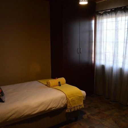 Esmarline Lodge Бритс Экстерьер фото
